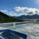 Med Jacuzzi Og Nydelig Utsikt