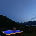 Med Jacuzzi Og Nydelig Utsikt Gravdal (Vestvagoy)