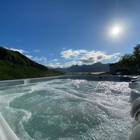 Med Jacuzzi Og Nydelig Utsikt Gravdal (Vestvagoy)