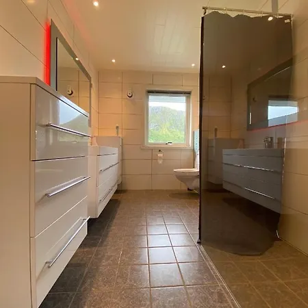 Med Jacuzzi Og Nydelig Utsikt *