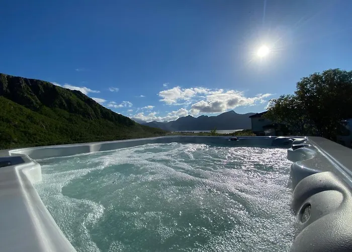 Med Jacuzzi Og Nydelig Utsikt Gravdal (Vestvagoy)
