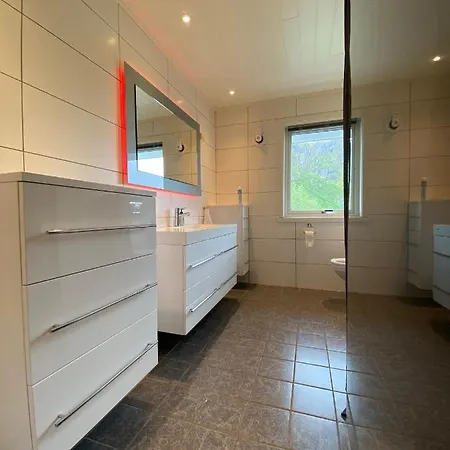 Med Jacuzzi Og Nydelig Utsikt Βίλα *